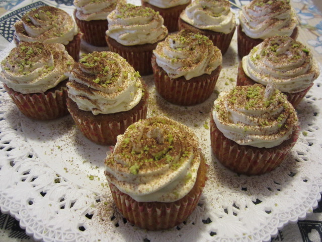 Carrot Cupcakes- decorati con panna