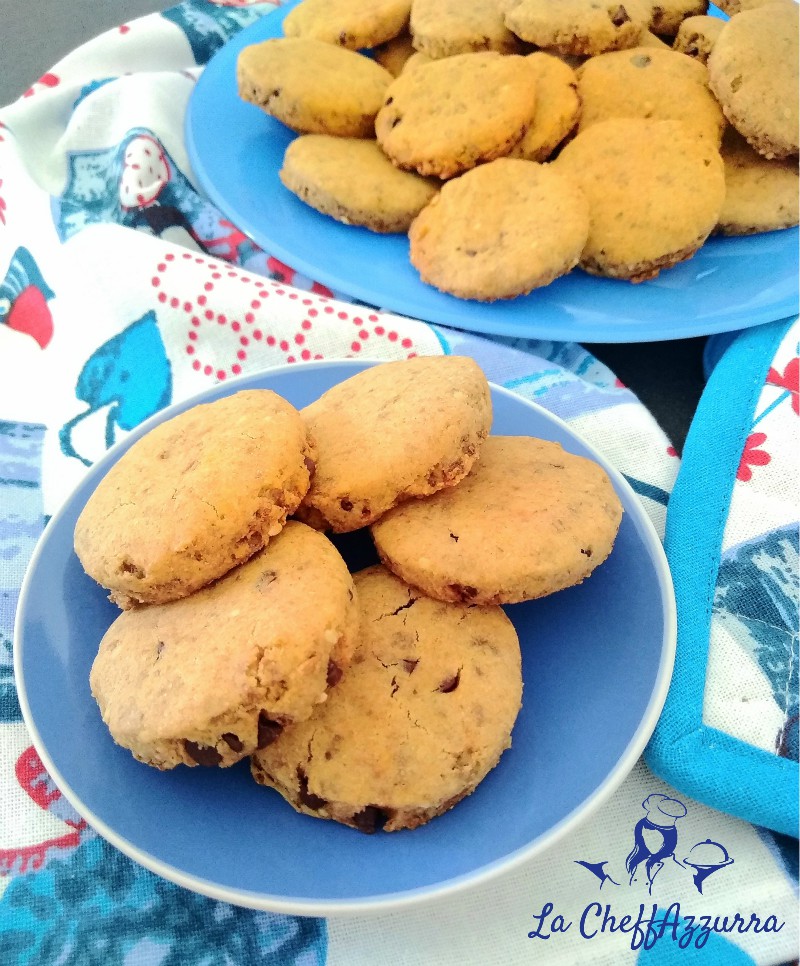 Biscotti con crusca e gocce di cioccolata