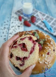 Tortano dolce alle fragole e cioccolato