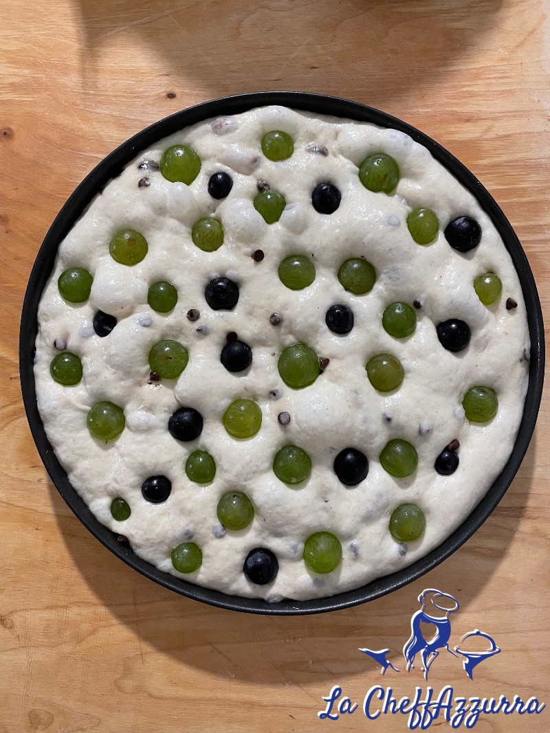 Focaccia dolce all'uva mista