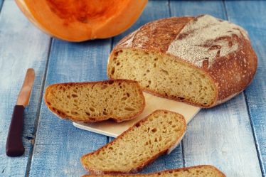 Pane con la zucca e lievito madre