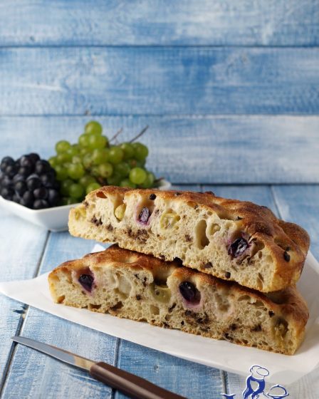 Focaccia all'uva con lievito madre